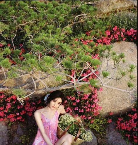 赵丽颖|赵丽颖和平提离婚!从温柔甜妹变身冷飒大女人,穿搭风格大转型