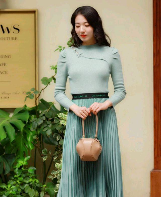 显得|女人要懂得爱自己，可以从穿衣打扮开始，做个有品味的女人