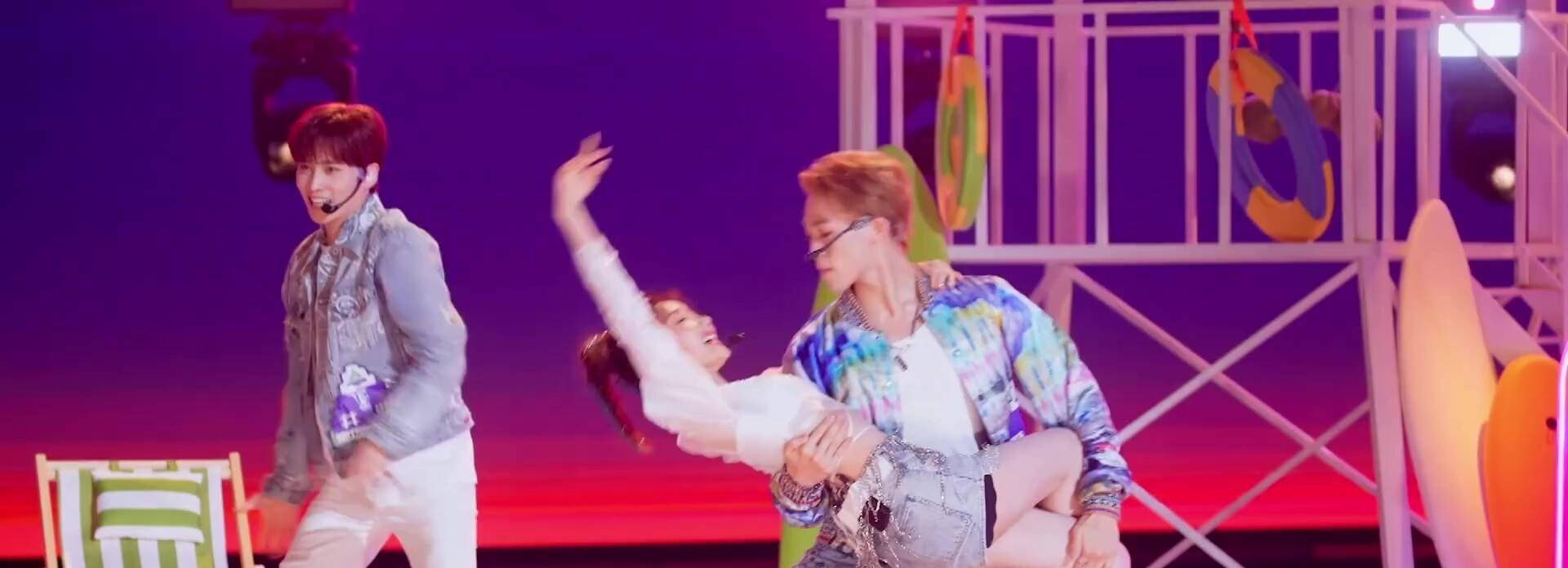 一身|《创造营》预告好甜,赞多公主抱毛晓彤,米卡壁咚鞠婧祎,孟美岐却遭吐槽