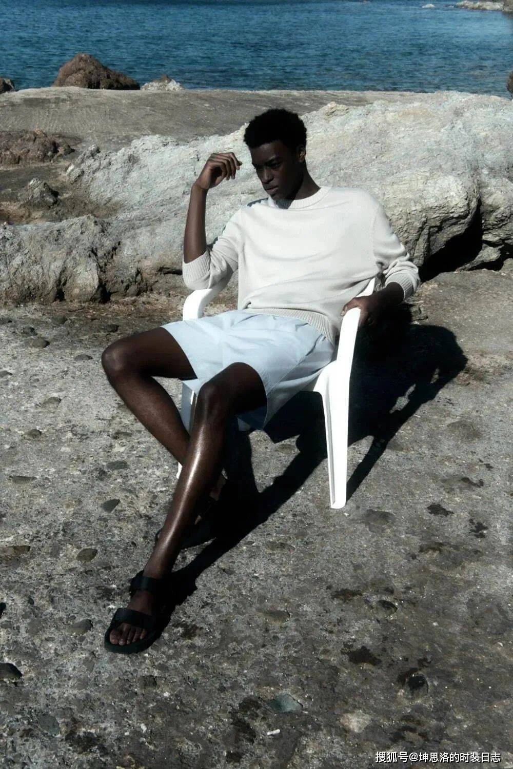 系列|Lookbook画册丨COS 2021夏季假日系列 以轻简搭配享受夏日宁静