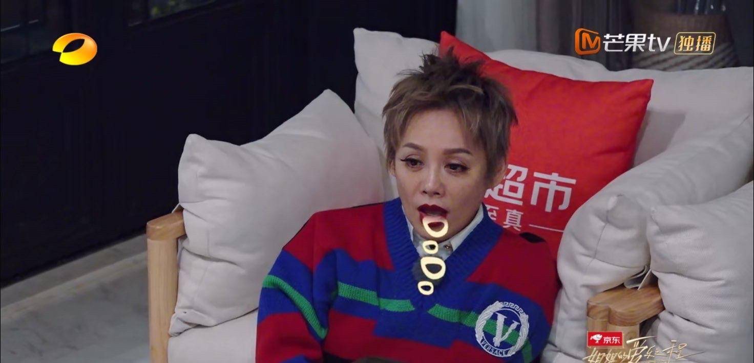 黑色|姐姐私服大盘点：张雨绮又纯又欲，郁可唯少女感十足，宁静太飒了
