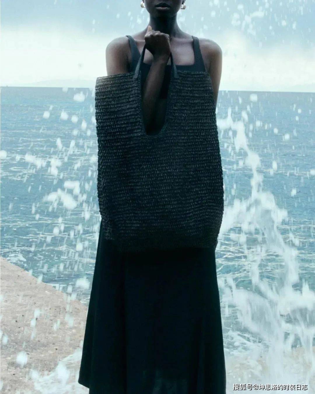 系列|Lookbook画册丨COS 2021夏季假日系列 以轻简搭配享受夏日宁静