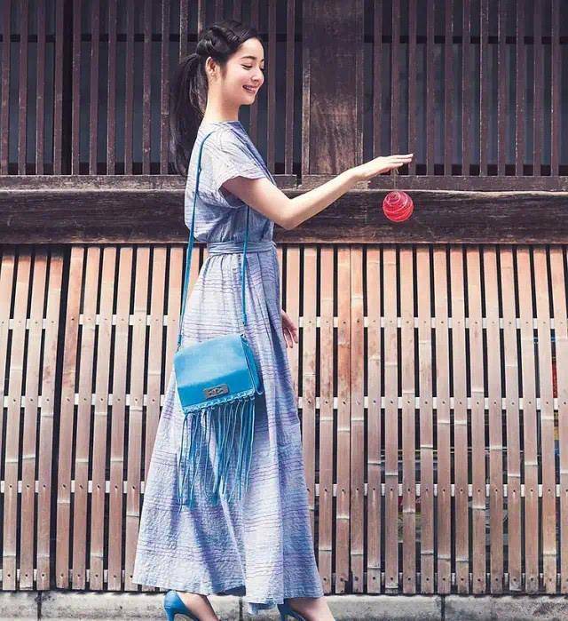 配饰|精致女人会穿衣，一身基础款，穿出靓丽，美得无惧岁月