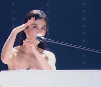 节目组|怼节目组、撕评委，脱鞋坐地上吃香蕉，30个女星去选秀有多豪横？