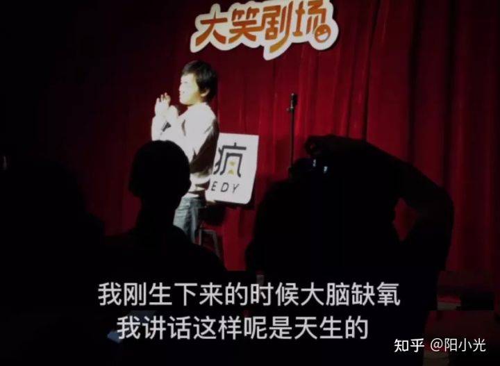 大脑|用自己的缺陷挑战别人的天赋，脑瘫小伙子用语言“秀”出自我