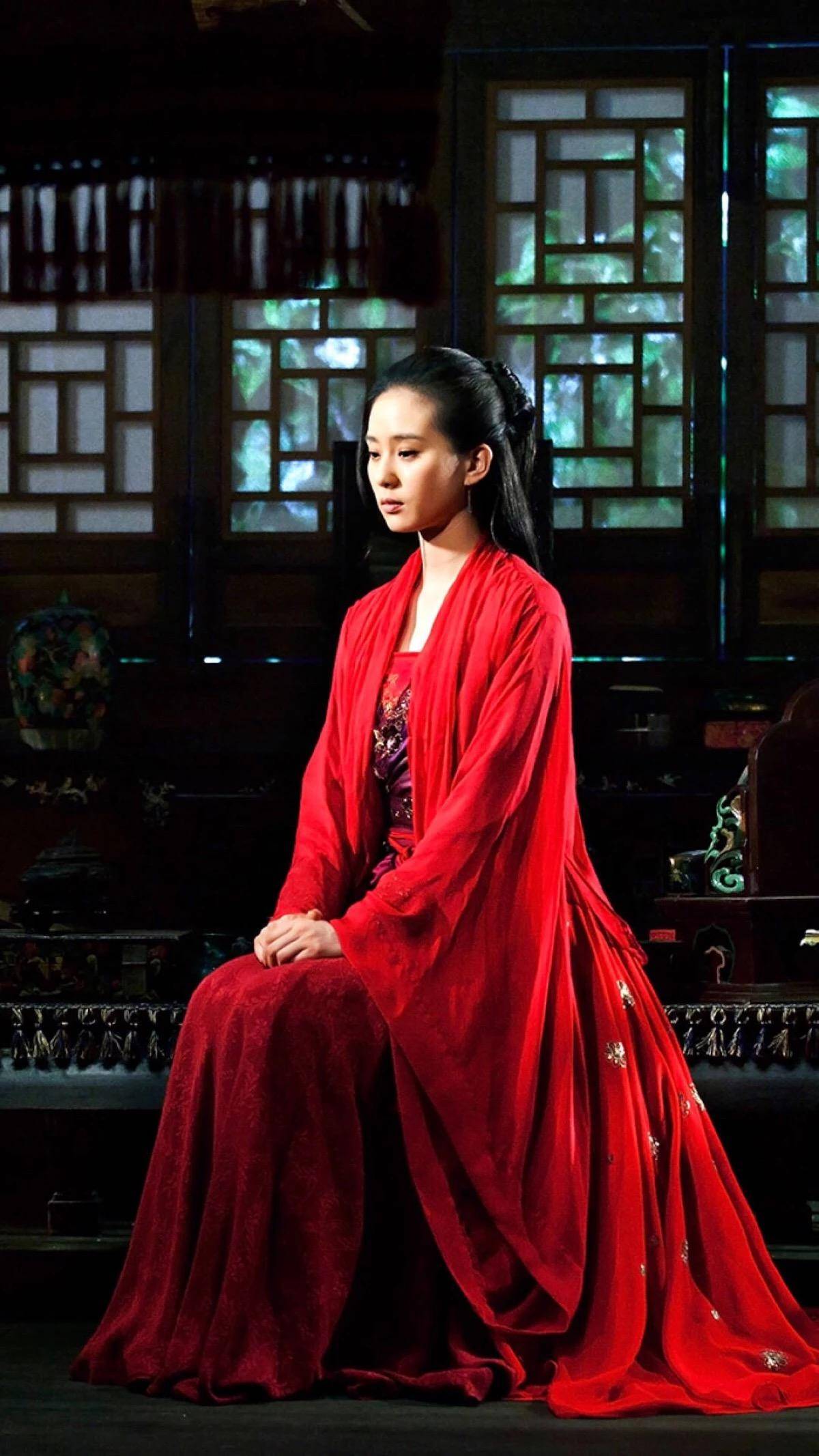 蒋勤勤|不是林心如也不是杨幂，她们才是古装扮相的白月光，你喜欢谁？
