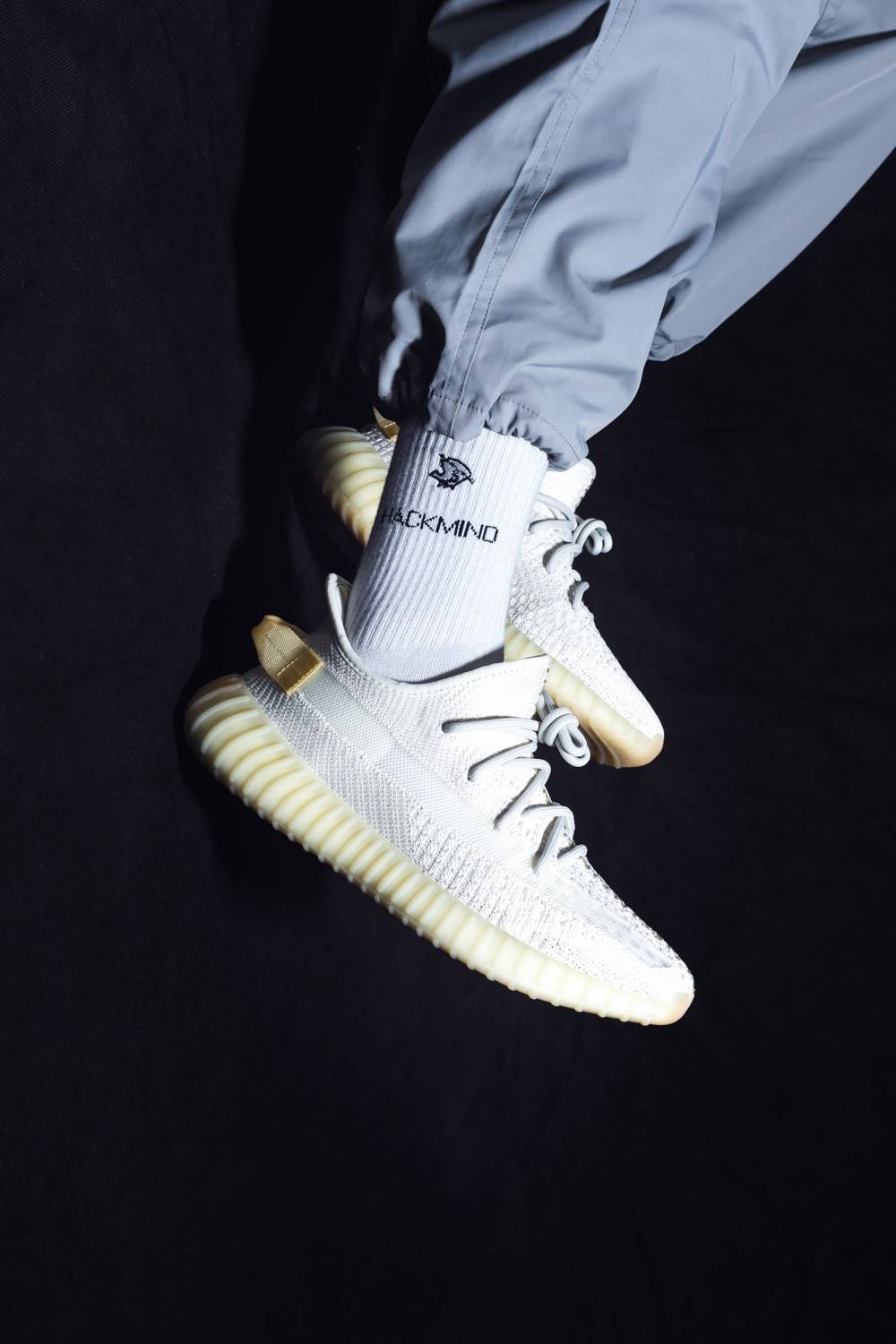 实物|纯白秒变糖果色！首款变色 Yeezy 350 好看又好玩！登记最后一天！