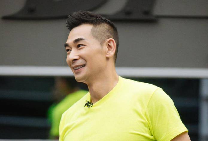 陈小春|央媒点名置顶《披荆斩棘的哥哥》，多位哥哥被点，他是第一个