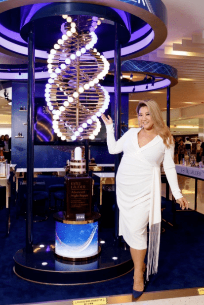 整体|180斤的郑欣宜美得惊艳!穿印花连衣裙配长卷发,简直是大码超模