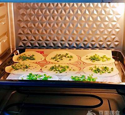 温度|#母亲节，给妈妈做道菜#葱油饼～饺子皮版