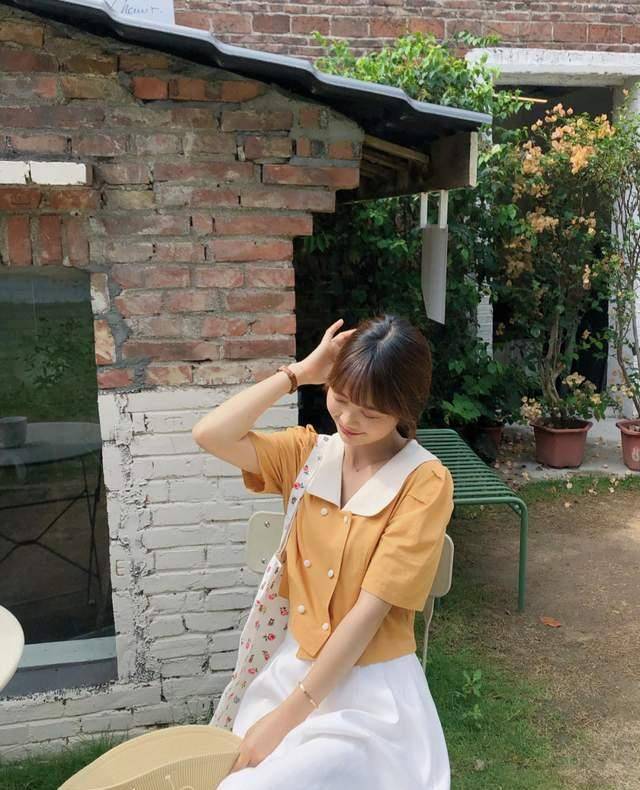 整体|秋天裙装怎么穿好看?短袖上衣配半身裙简约高级,提升气质又显白