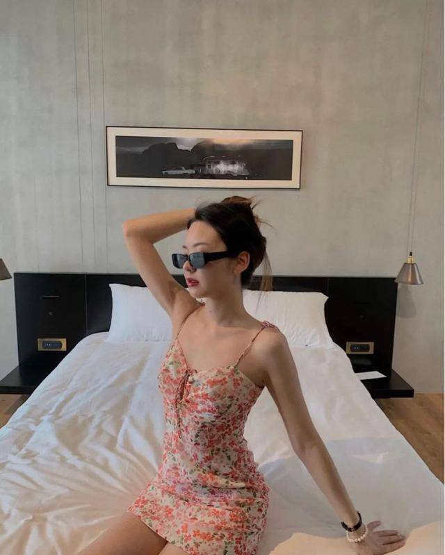 发型|妈妈辈的鲨鱼夹C位出道！一招搞定初秋发型，洋气又时髦