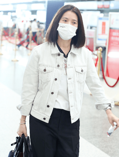 卫衣|张智霖过50岁真有福气！众女神包围惹人羡，他穿卫衣少年感大爆棚