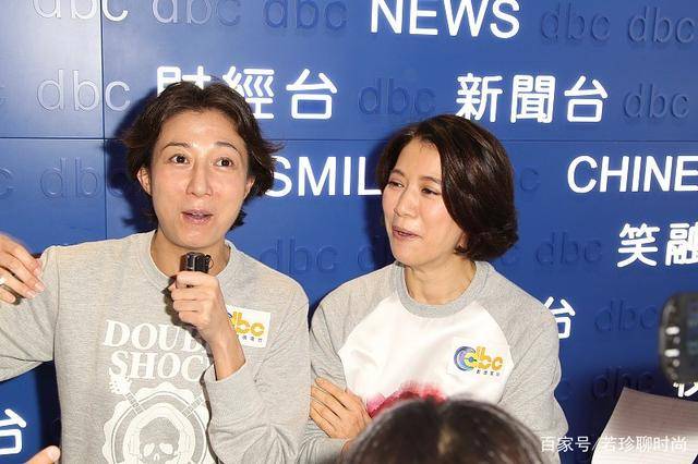 活动|袁咏仪和吴绮莉还挺合拍的，出席活动穿的差不多，看着还挺年轻