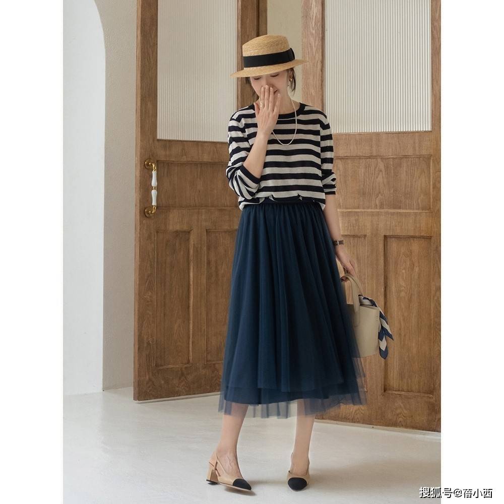 首选|见过世面的女人,入秋第1套穿搭首选“高跟鞋+半身裙”,高级优雅