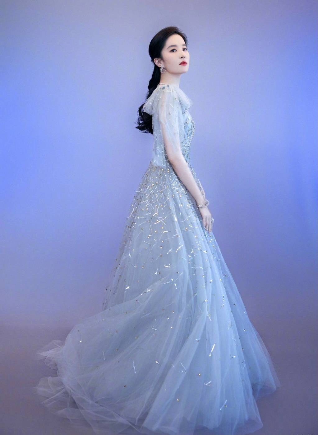 公主|刘亦菲穿上纱裙梦幻又浪漫的精灵公主，戴上皇冠是高贵典雅的清冷型气质女神