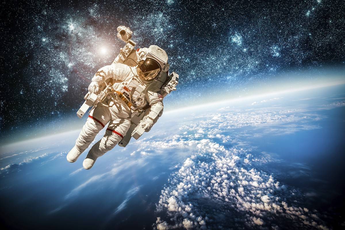 原创如果宇航员不小心掉进了外太空会经历什么他们还能存活吗