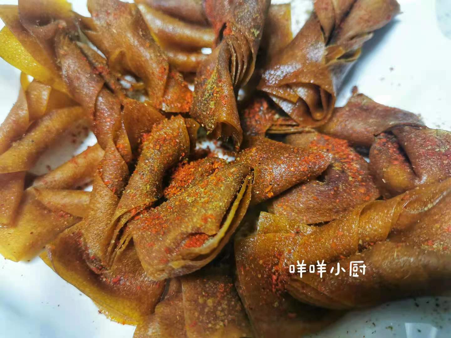 叶子|剩下的馄饨皮别再丢掉了，像我这样做成咔嚓脆的小零食，太好吃了