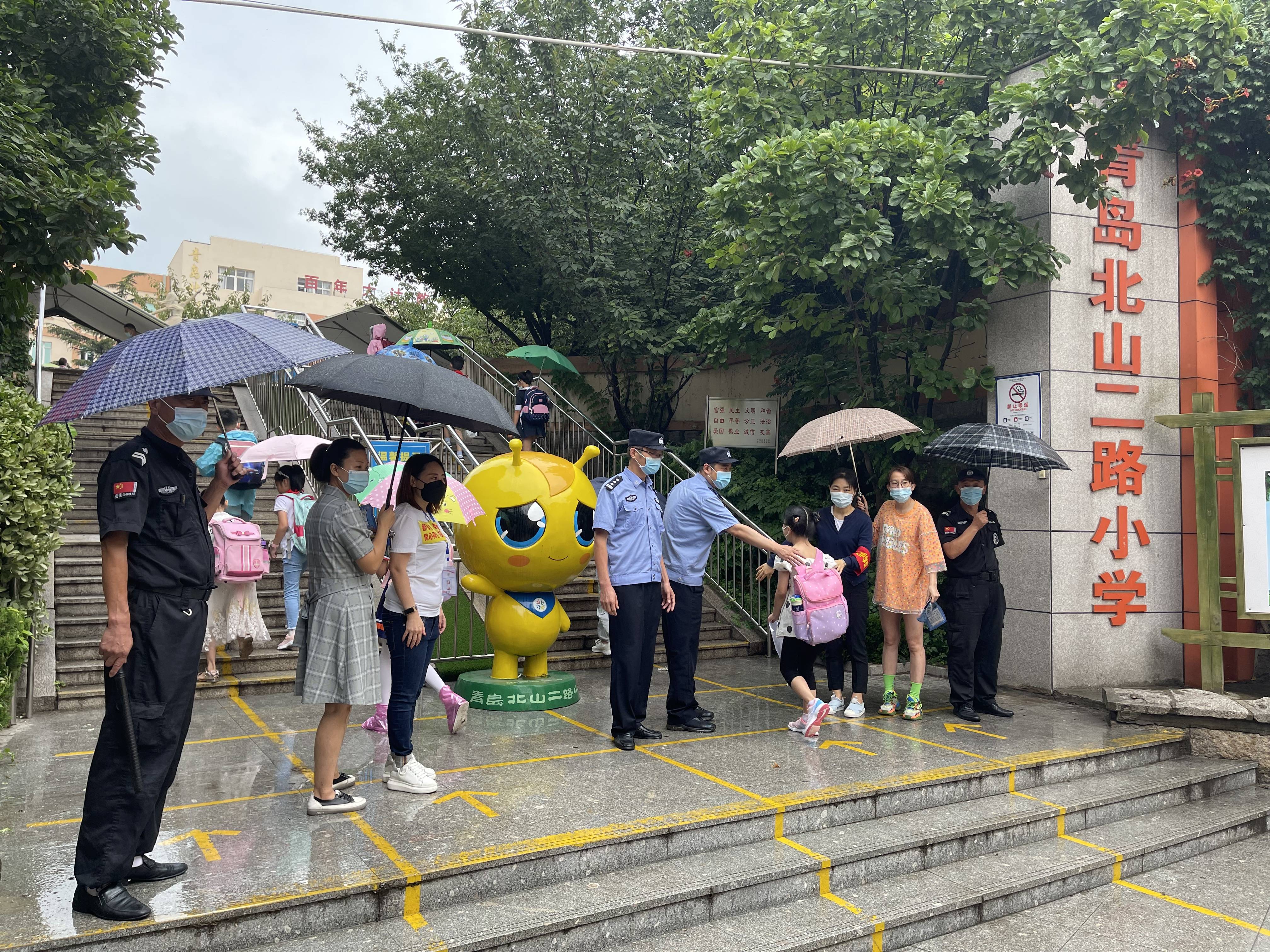 三支队|你开学，我护航 | 青岛北山二路小学点亮开学季