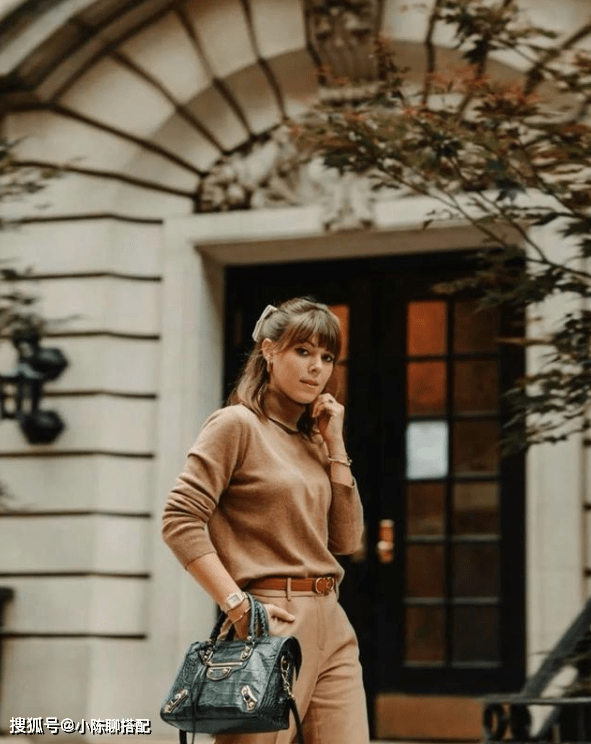 配饰|时髦显贵的“奶油棕”才是今秋最火的颜色,气质女人都爱穿