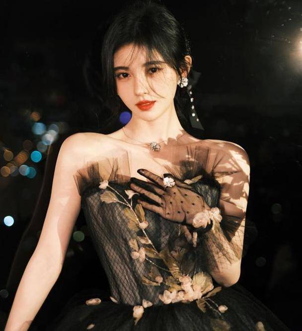 鞠婧祎|适合复古风的女星:阚清子直接出教程,鞠婧祎倪妮都有出圈图