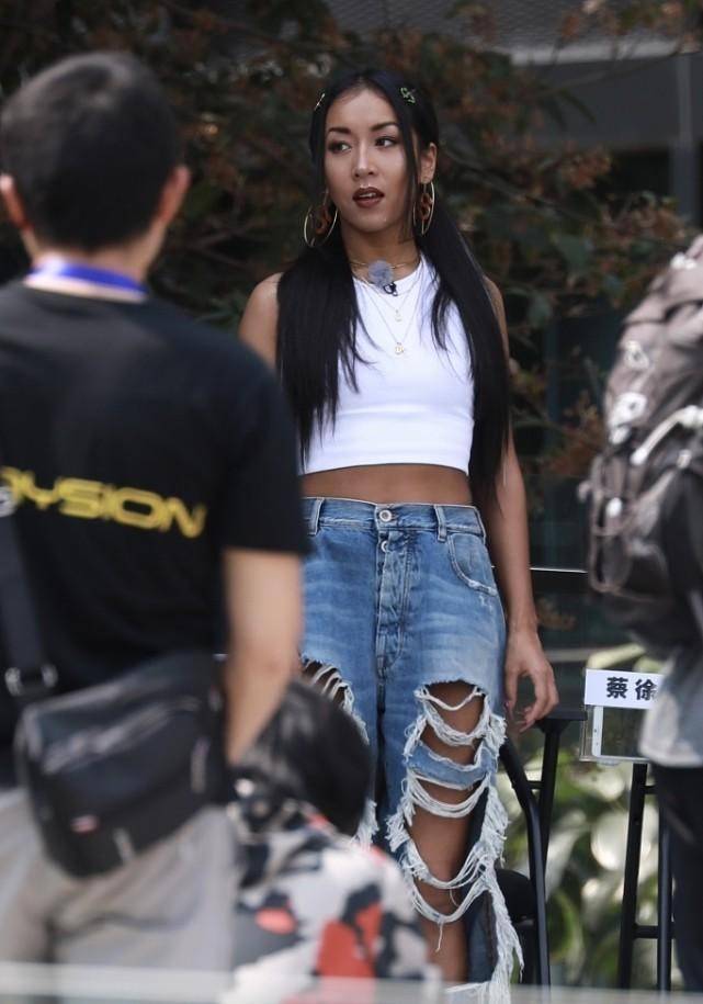 牛仔|Baby、邓紫棋、吉克隽逸路透图来袭,穿着复古的衣服,各自都很美