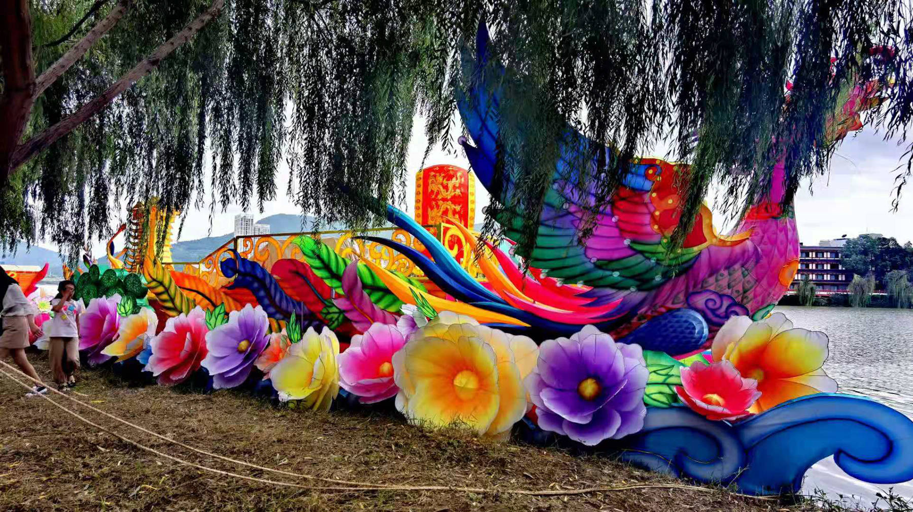 高清大图：广元女儿节8只彩船游河湾，你觉得哪只彩船最好看吗？