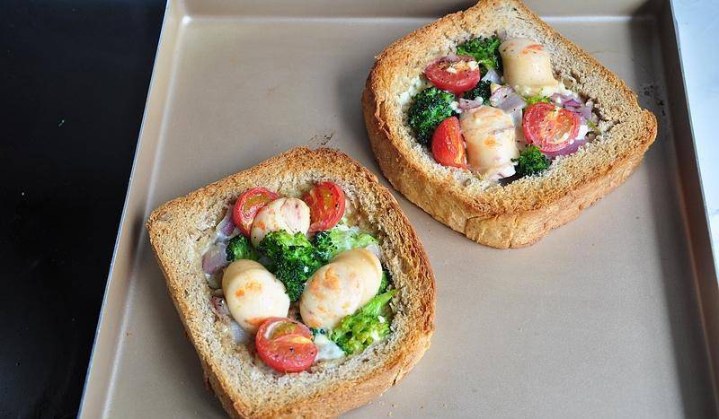 蔬菜|早餐不知给孩子吃什么，试试将吐司加蔬菜和蛋，烤一烤，太香了