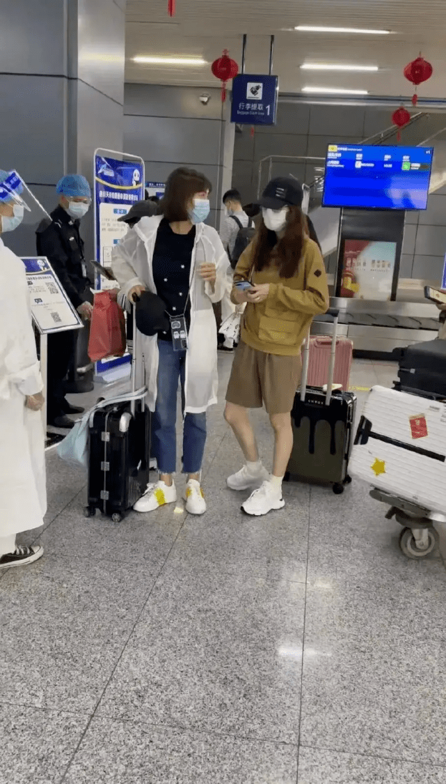 大气|刘诗诗亮相央视中秋晚会！久违扮古装太惊艳，仪态端庄气质真出众