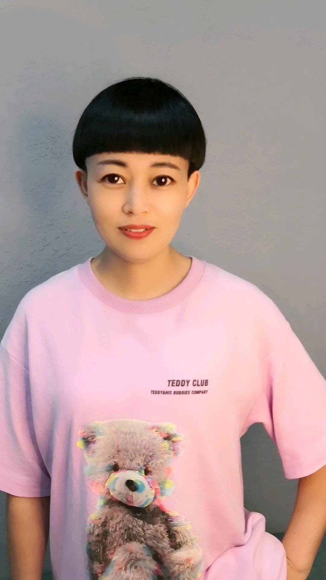 发型|女人都该试试这4种发型,效果真的不一样,它能让你颜值翻翻