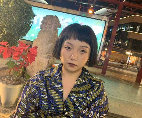 颜色|辣目洋子胖的正正好好,穿上艳色造型走秀,一般人都没这胆量