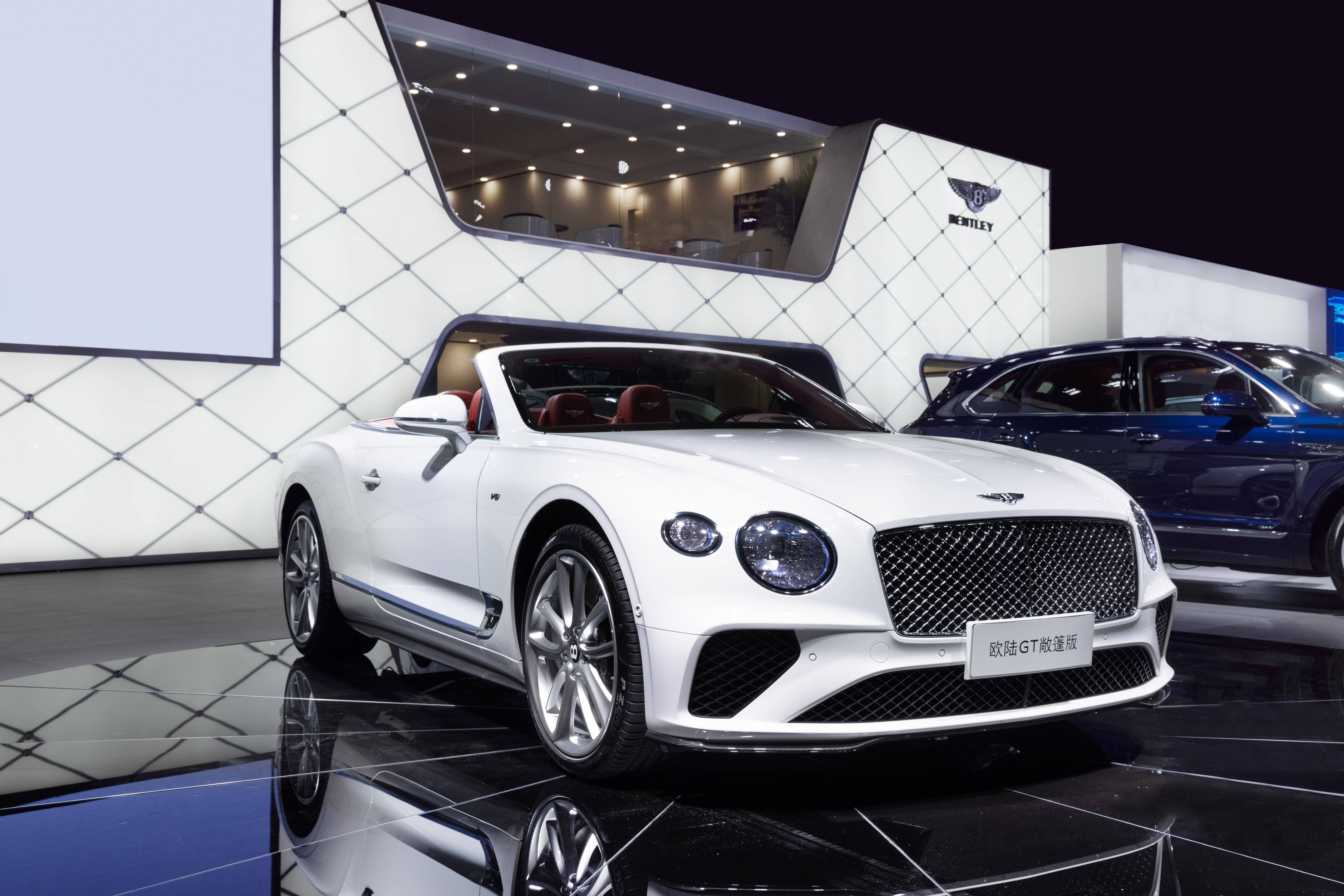 宾利汽车三大车系同台亮相展现奢华格调与高性能的有机结合
