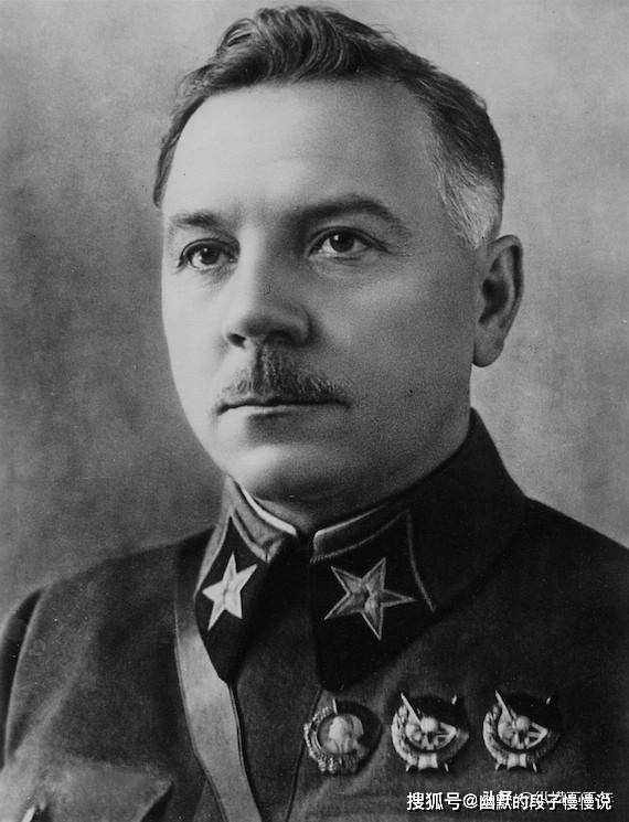 后来布留赫尔,图哈切夫斯基,叶戈罗夫被清洗掉,到1940年,又重新授予
