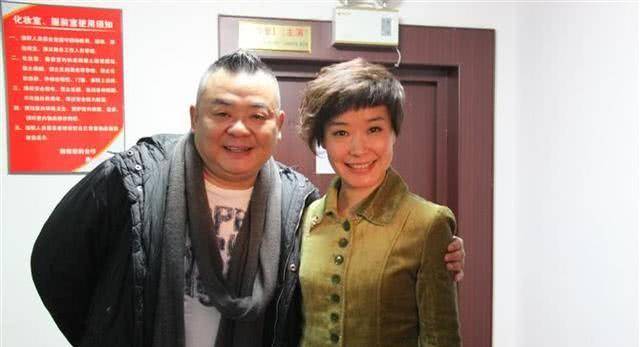 央视主持人王雪纯老太多!面黄肌瘦皱纹瞩目,她为何不要孩子?