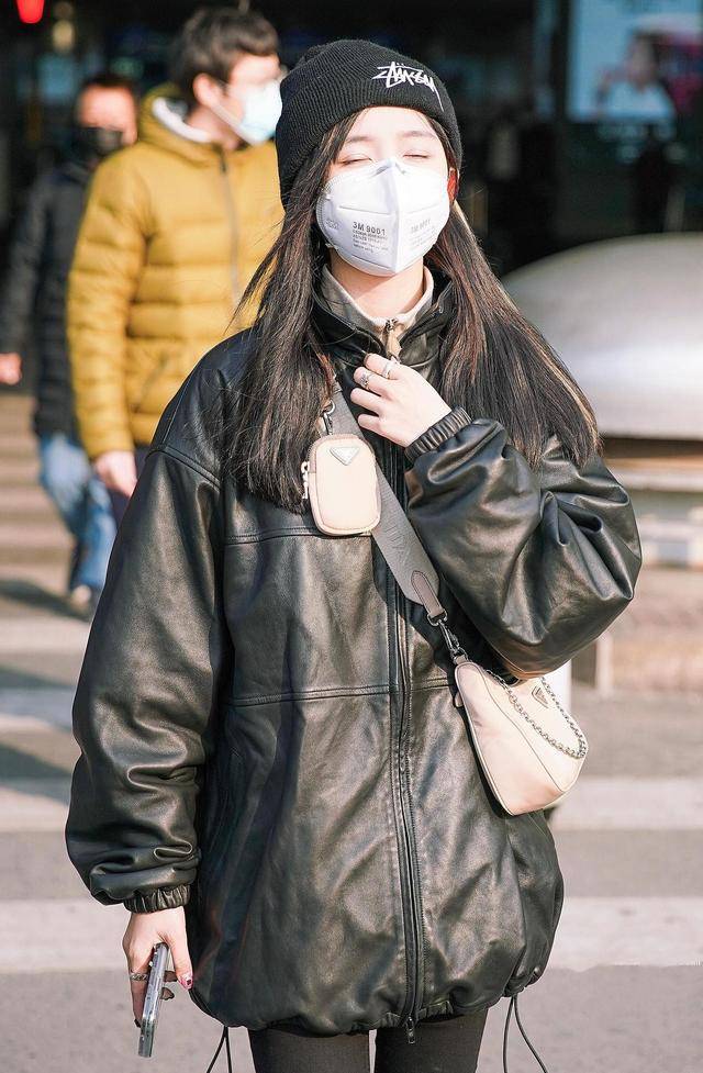 好身材|巩俐的气质真不是吹的，黑色皮衣配半身裙潇洒利落，气场全开