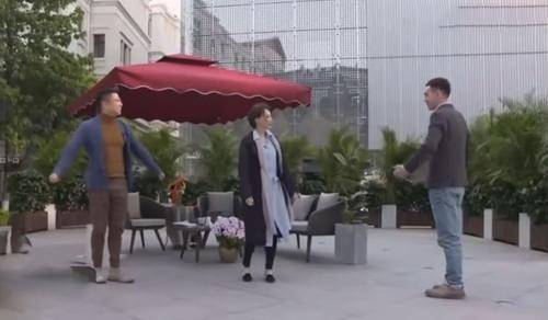 顺口溜|董卿主持功底深厚,久违露面穿夹克说顺口溜不结巴,罕剪刘海认不出来