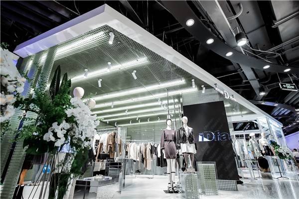 时装|iDfashion上海久光店全新启幕，解锁「VOYAGE」魔都篇章