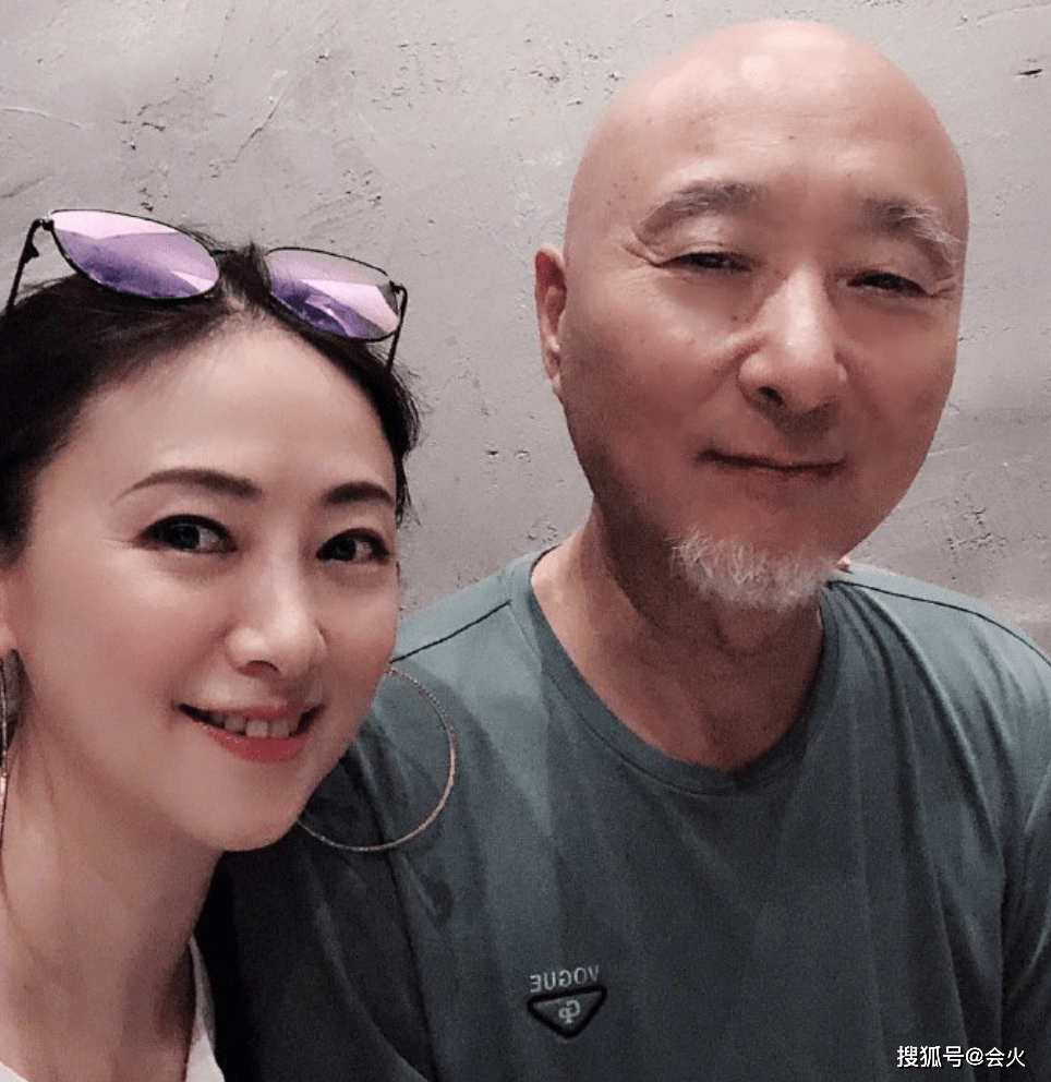 民国|翁虹与刘佩琦同框！民国旗袍身材尽显，张晨光陈佩斯光头造型抢镜