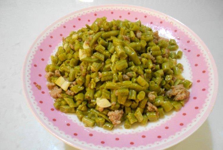 豆角怎么切丝又快又好 efe1ea0ae6fc4cb9ae2e170144e9569c.jpeg