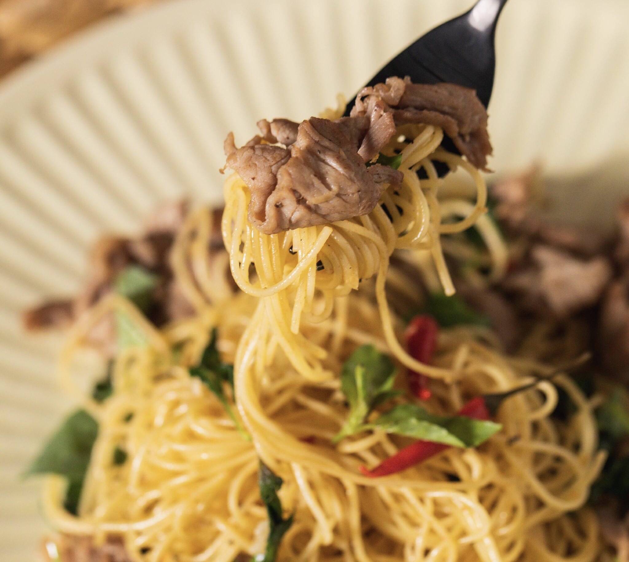 泰国美食罗勒牛肉炒意面