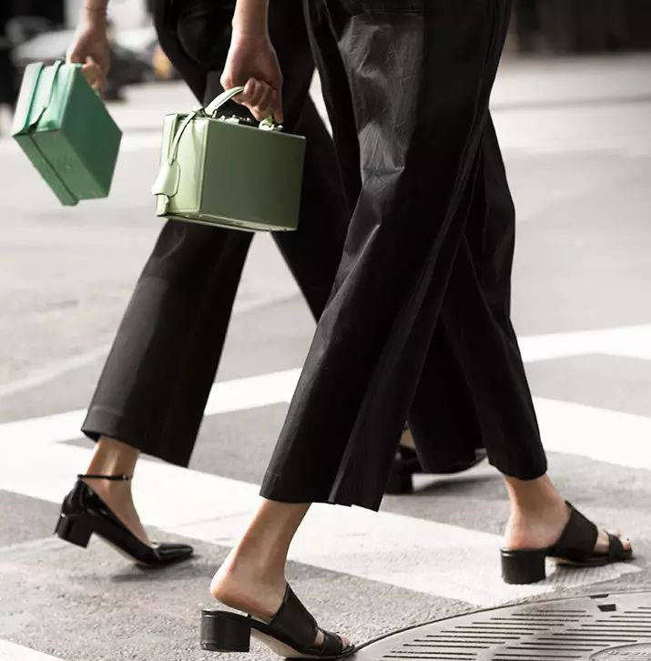 高跟鞋|黑色鞋子怎么搭配裤子?这些穿法早知道,提升衣品变时髦