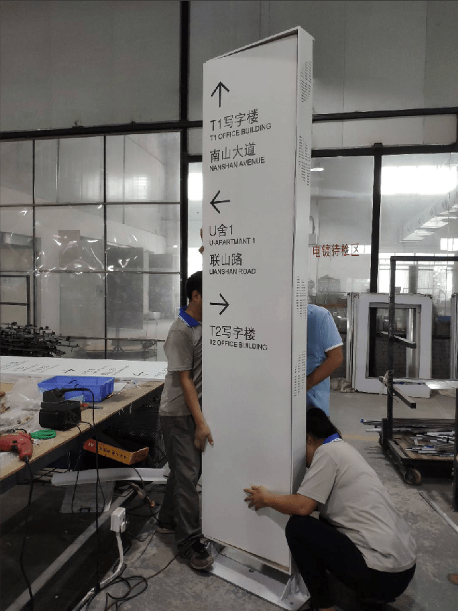 现代化办公空间中的标识艺术