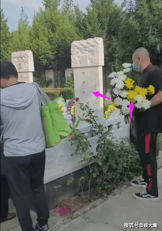 原创于月仙墓碑越豪华为什么我越难过花园大草坪生前都未必享受过