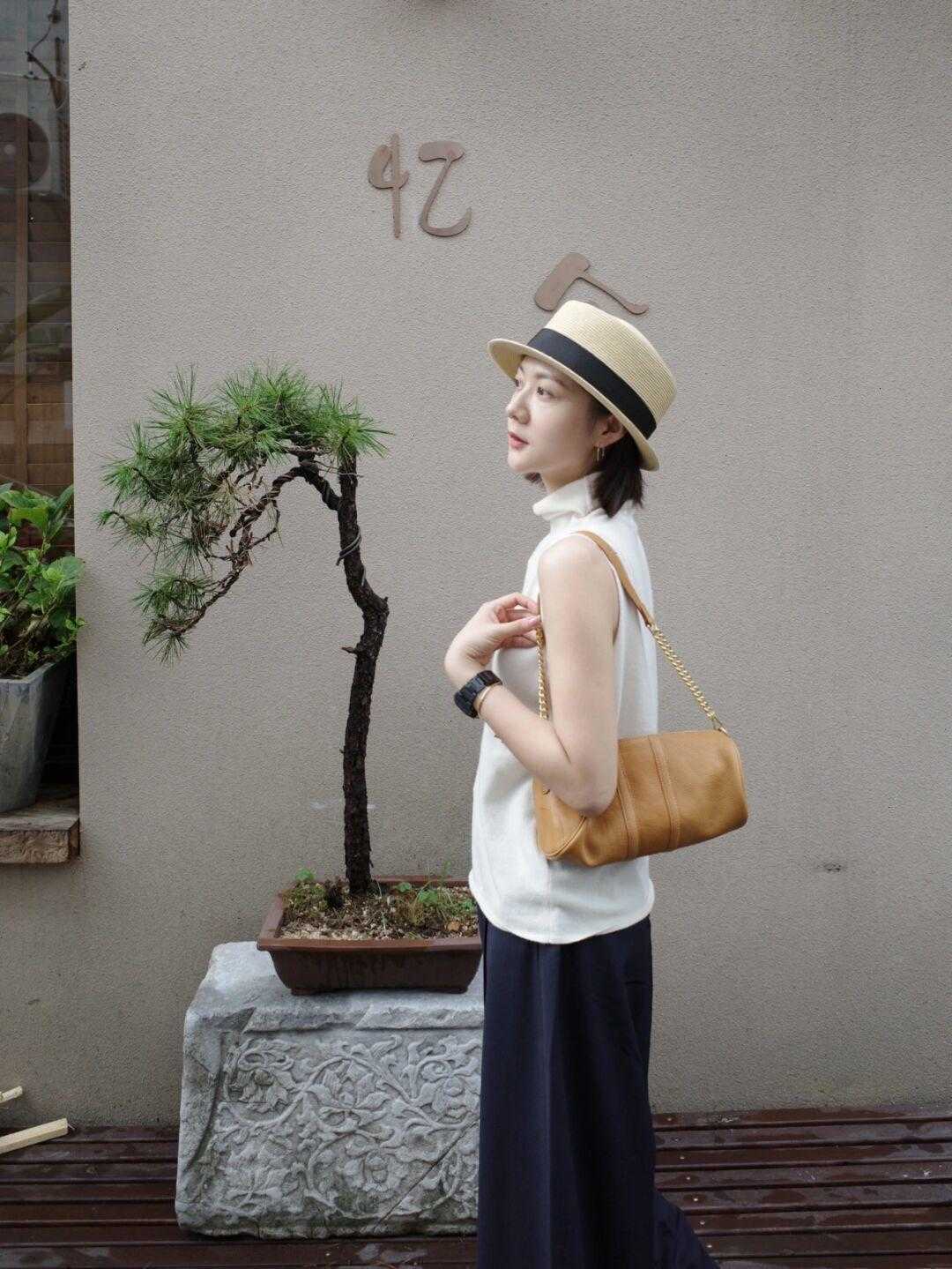 品位|秋季穿搭没头绪？格纹西服搭配连衣裙优雅温柔，时髦灵动