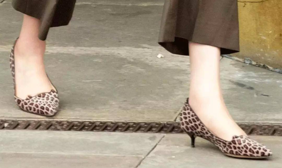 Bennett|穿着豹纹当首相，就算60岁也要画最美的妆，穿最美的衣服