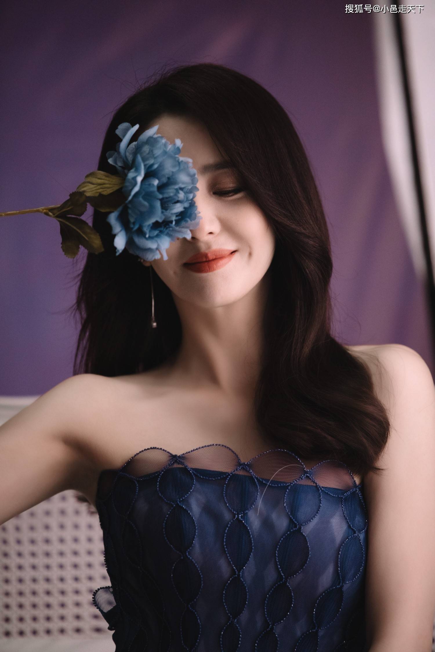 佟丽娅蓝色礼服时尚写真