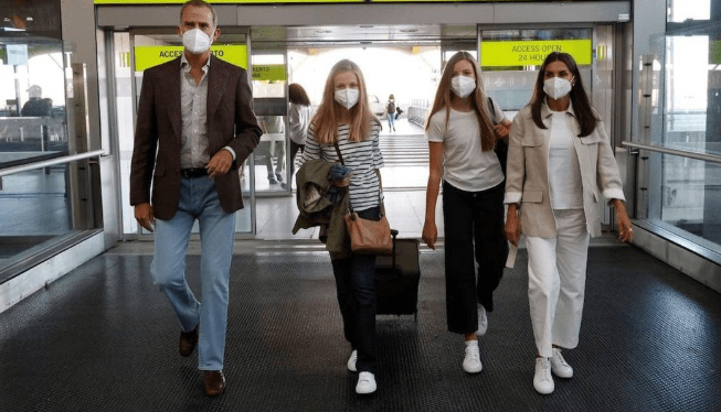 整体|西班牙王后一家真接地气，4人同穿基础款走机场，气质却依旧高级