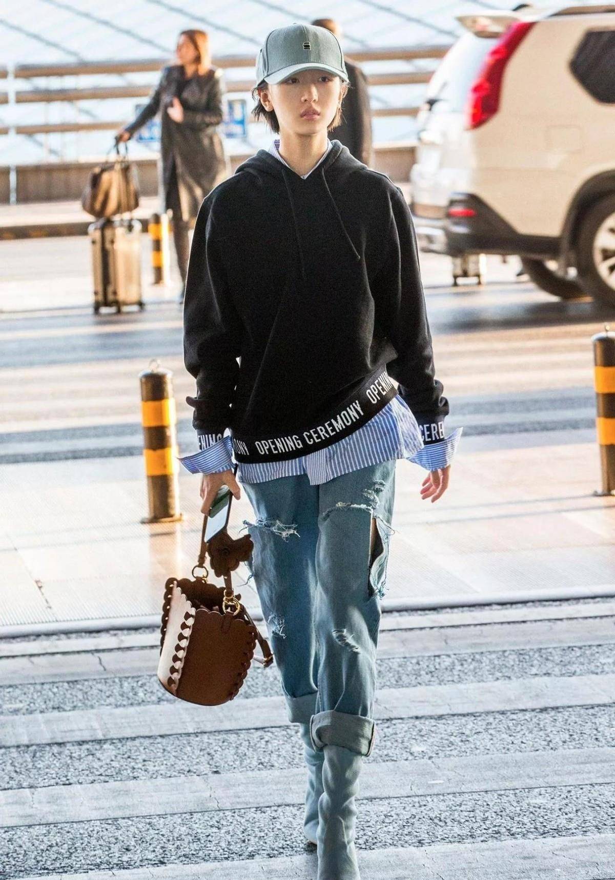 女友|贝克汉姆小儿子眼光不错，找的女友颜值好身材棒，穿卫衣长腿抢镜