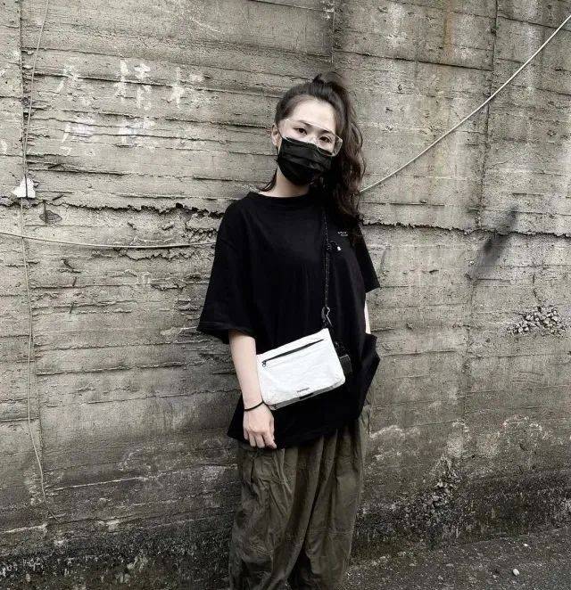 套装|做个百变美少女！女生初秋运动鞋搭配造型推荐，舒适好看又时髦