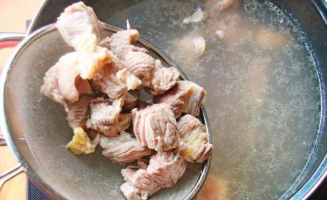 如何把肉炖得软烂 19ec14f317f04dce9b6ebe1e79f99f24.jpeg